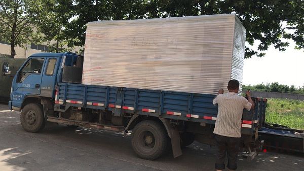 一臺280kw自動化柴油發(fā)電機(jī)組在2018年5月29日從華全順利發(fā)往重慶市忠縣