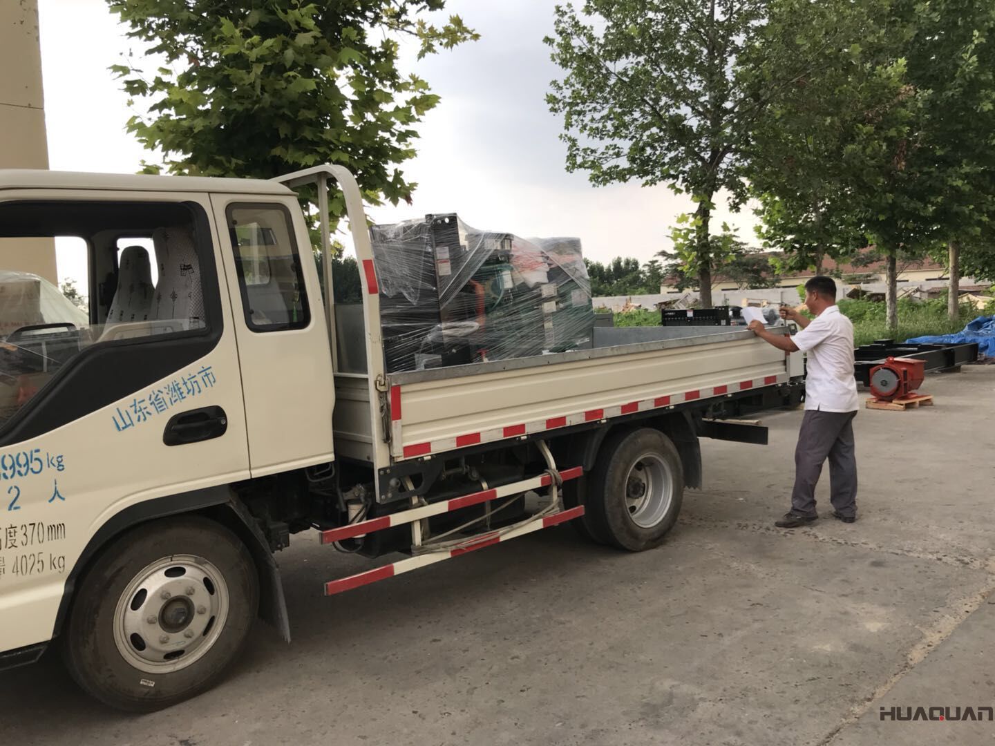 一臺(tái)HQ50GF標(biāo)配型柴油發(fā)電機(jī)組于7月16號(hào)發(fā)往內(nèi)蒙古自治區(qū)