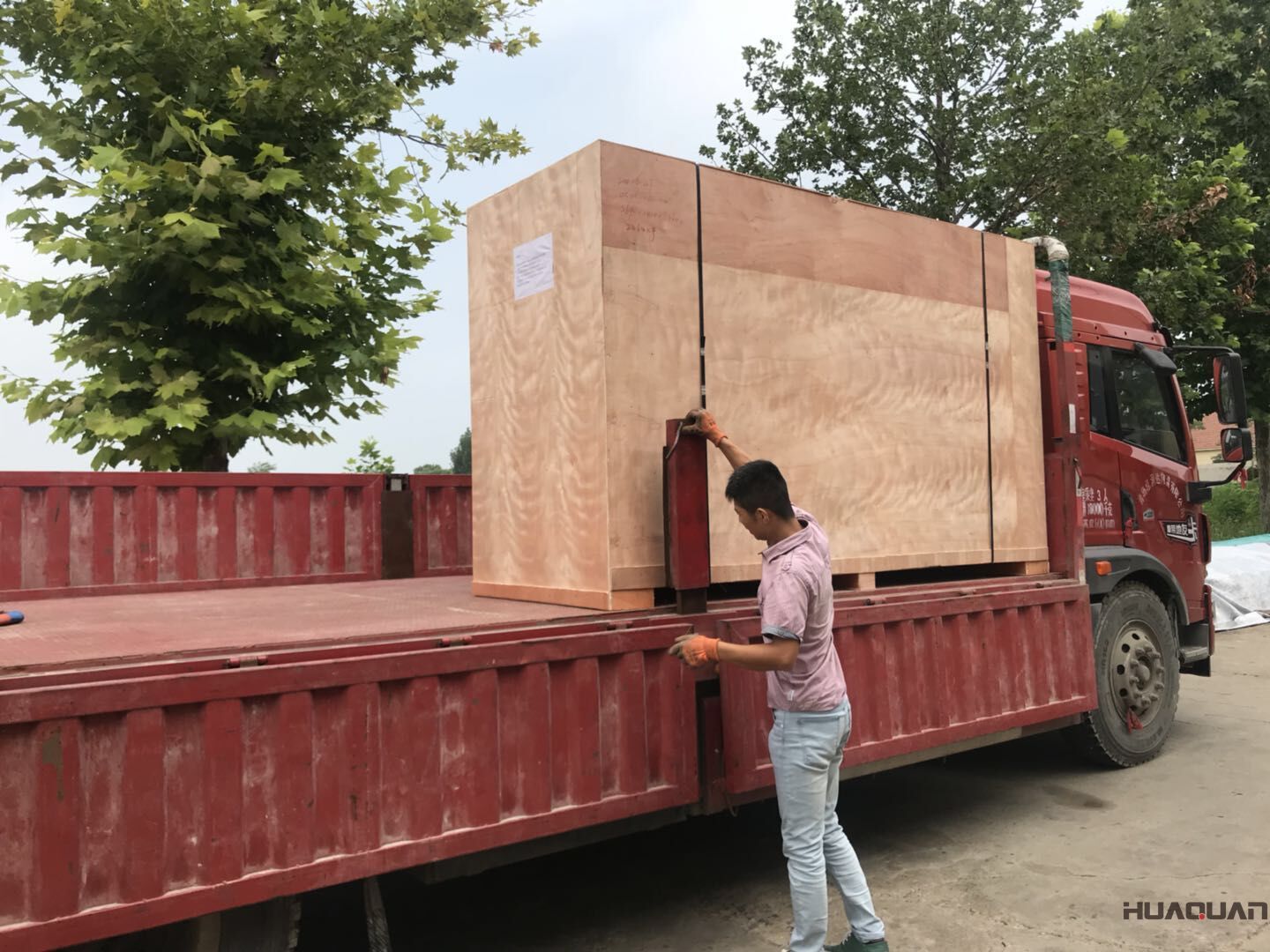 7月24號(hào)一臺(tái)HQ100GF標(biāo)配型柴油發(fā)電機(jī)組發(fā)往山西