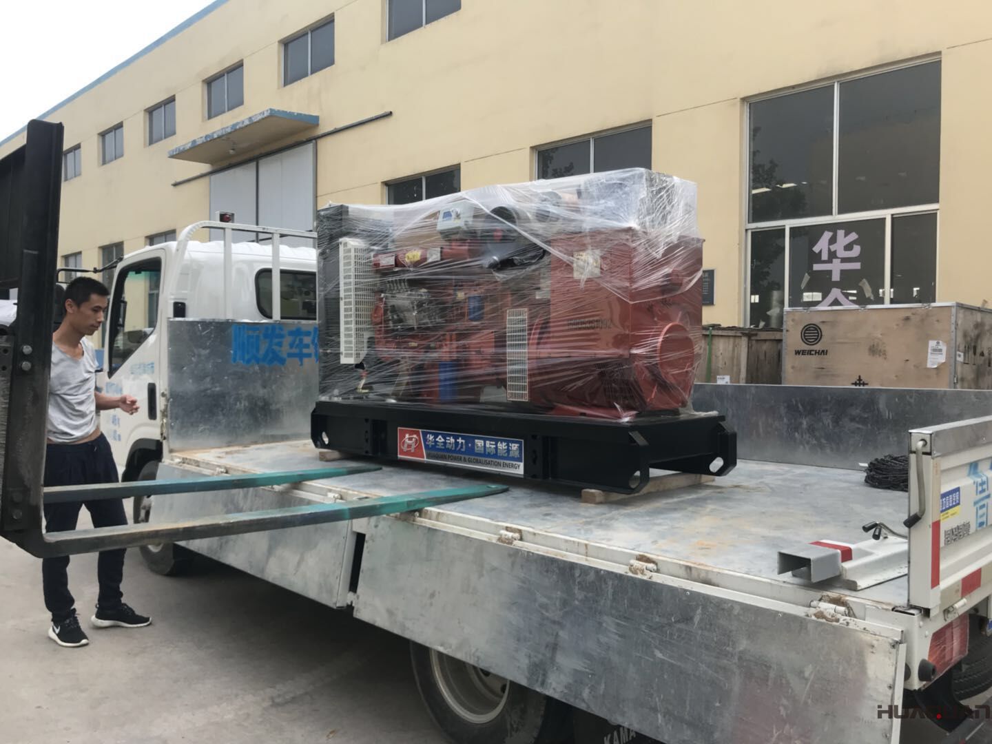 一臺100kw標配型柴油發(fā)電機組于7月31號發(fā)往安徽