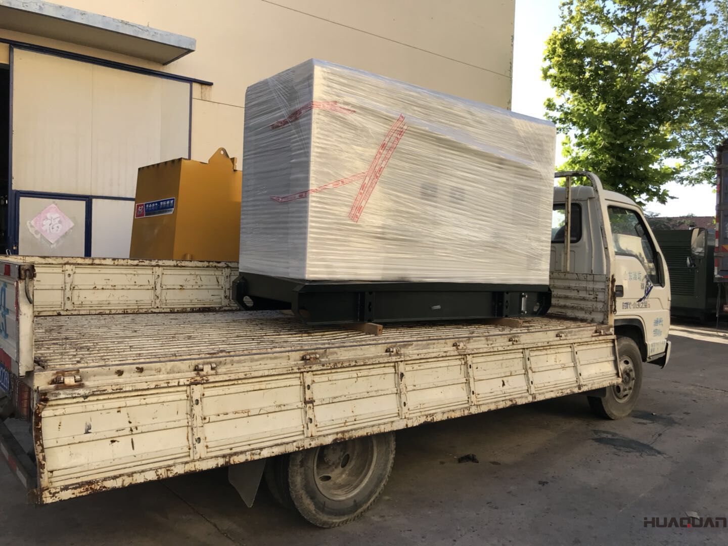 一臺(tái)50kw靜音箱柴油發(fā)電機(jī)組于8月20日順利發(fā)往廣東