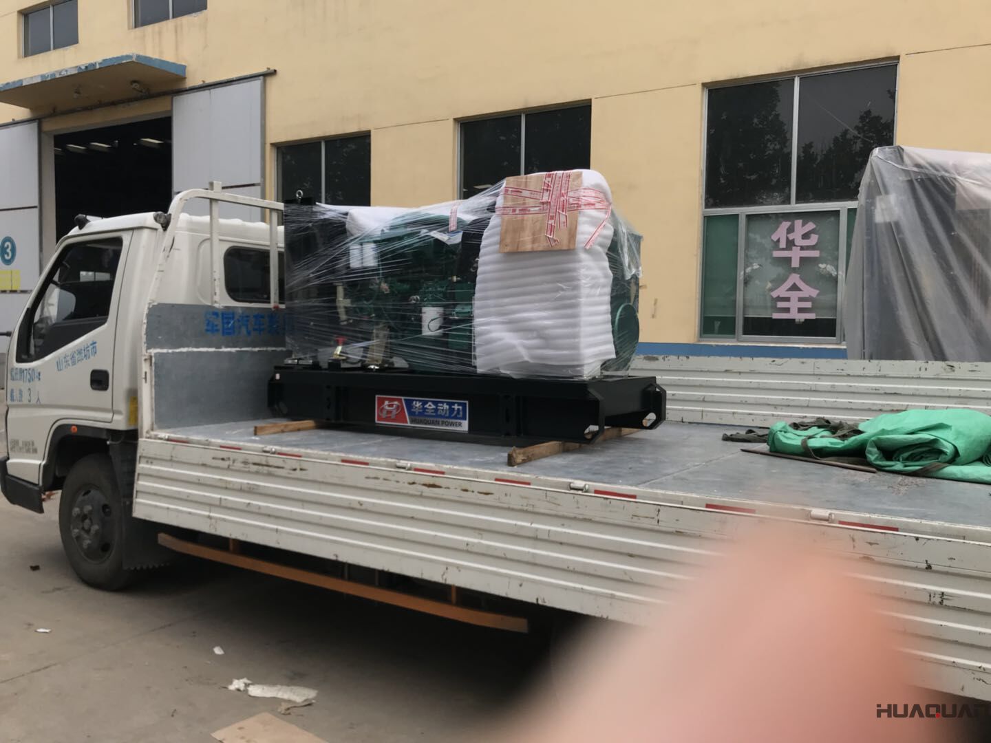 8月21日，一臺(tái)55kw標(biāo)配柴油發(fā)電機(jī)組于華全動(dòng)力順利發(fā)往河北省