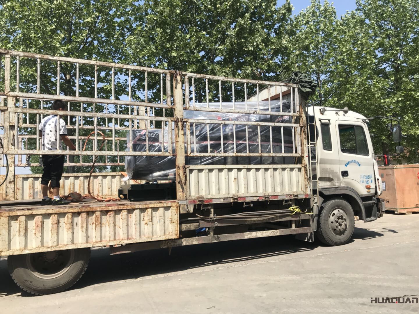 8月25日，一臺(tái)1000kw自動(dòng)化柴油發(fā)電機(jī)組于華全動(dòng)力順利發(fā)往浙江省