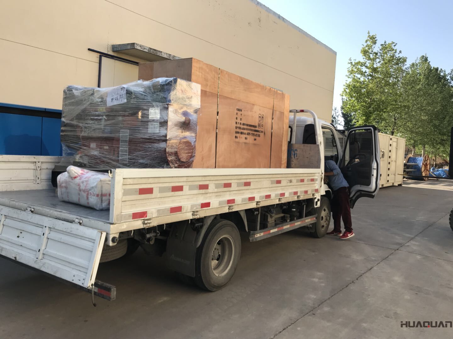 一臺(tái)100kw自動(dòng)化柴油發(fā)電機(jī)組于8月29日成功發(fā)往山東