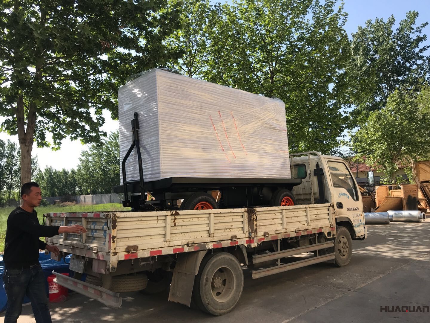 一臺(tái)150kw移動(dòng)靜音拖車(chē)柴油發(fā)電機(jī)組于8月31日順利發(fā)往浙江省