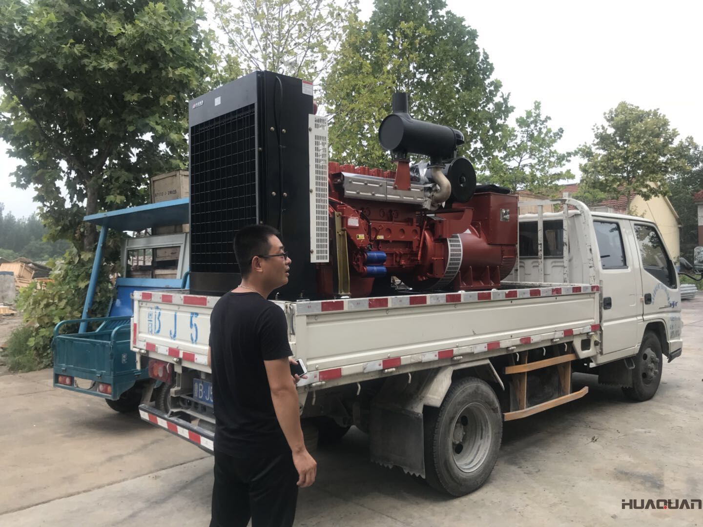 一臺300kw標配柴油發(fā)電機組于8月4日順利發(fā)往湖北省