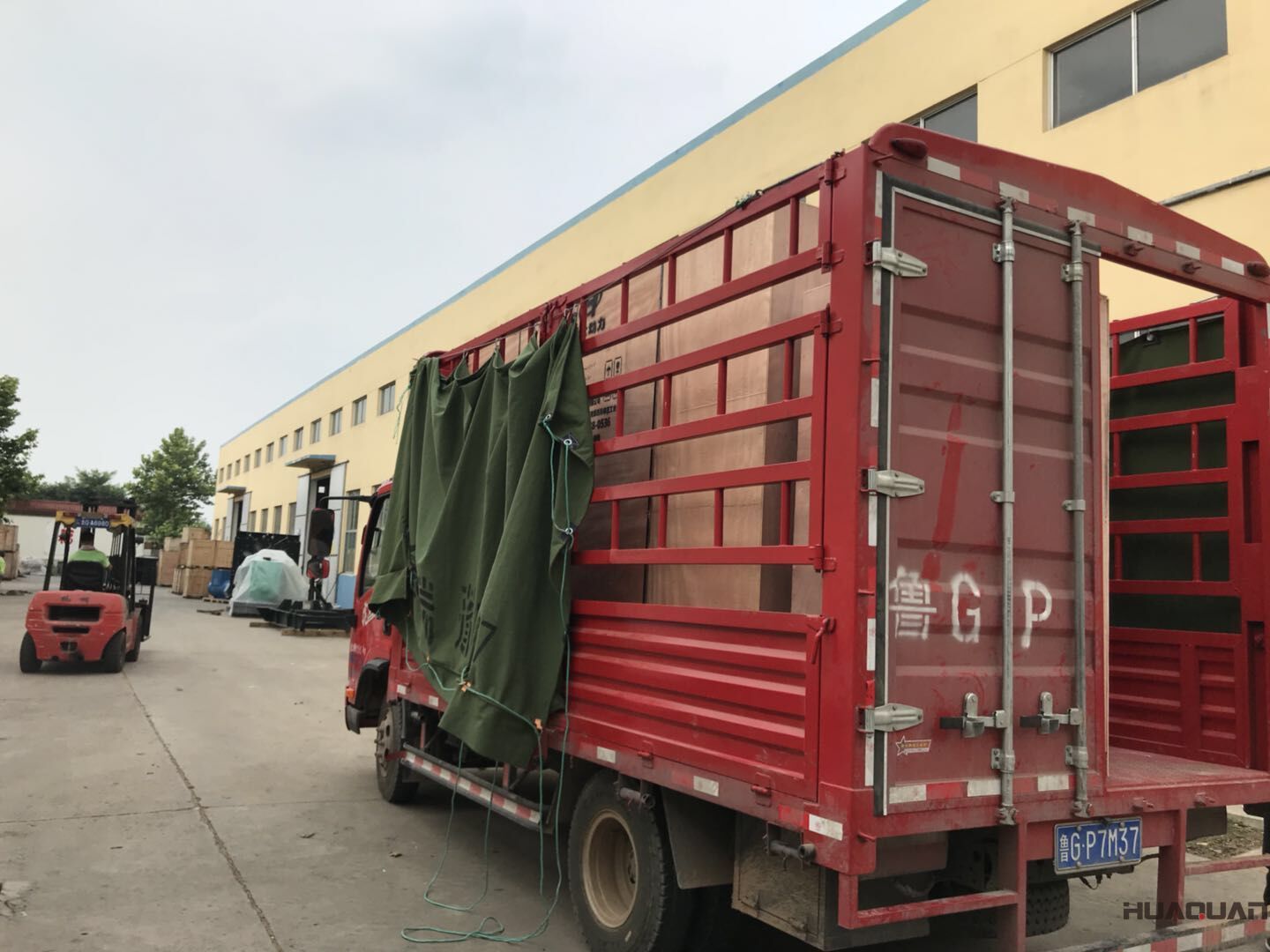 劉先生訂制的500kw自啟動柴油發(fā)電機組已于8月5日順利發(fā)往山東省