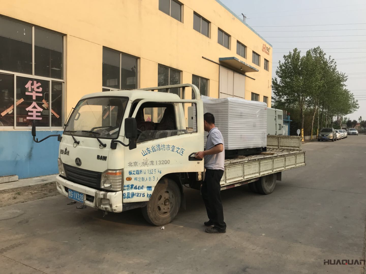 一臺30kw標配柴油發(fā)電機組于8月7日順利發(fā)往山東省