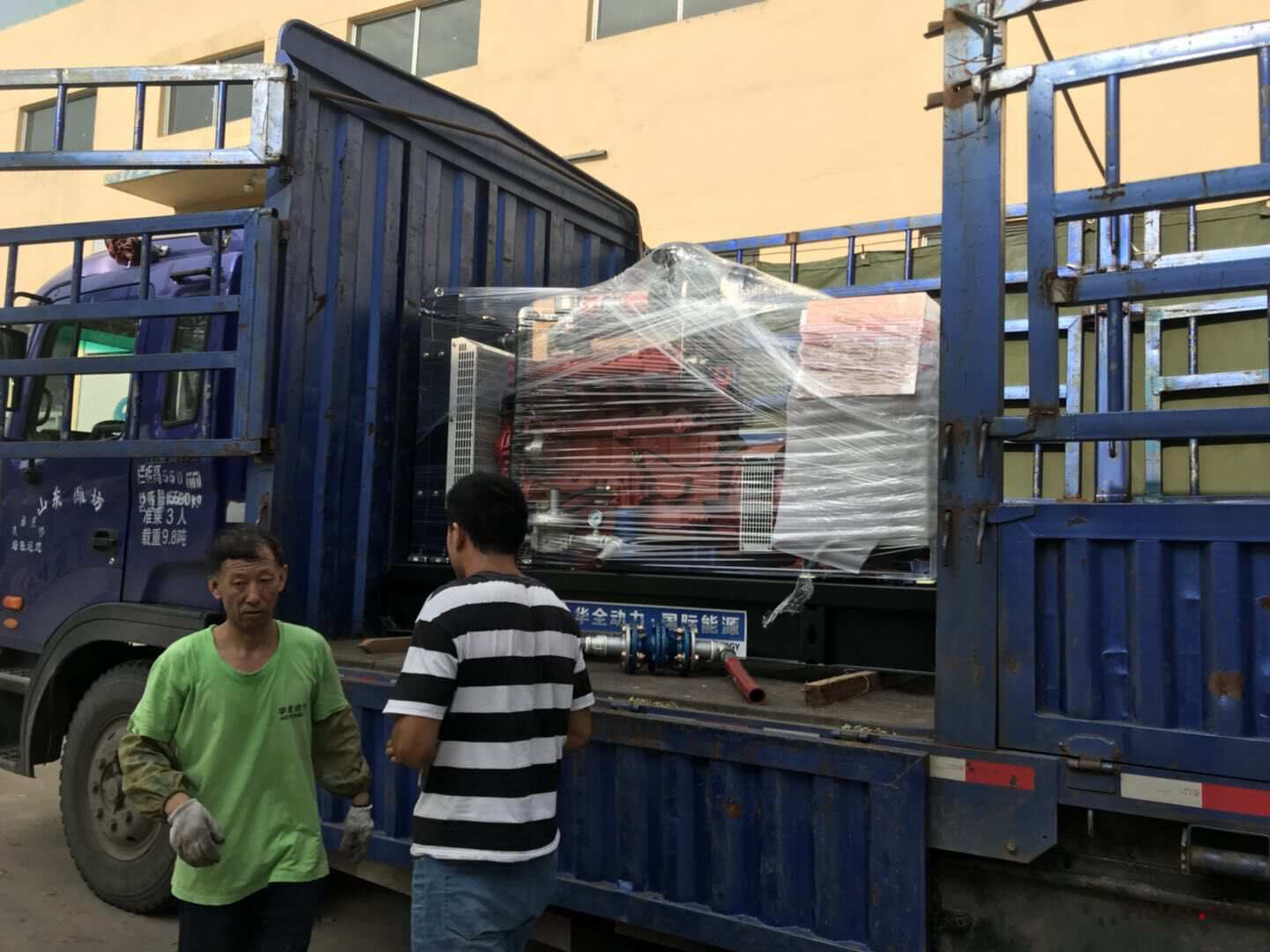 9月14日一臺100kw標配型柴油發(fā)電機組發(fā)往四川