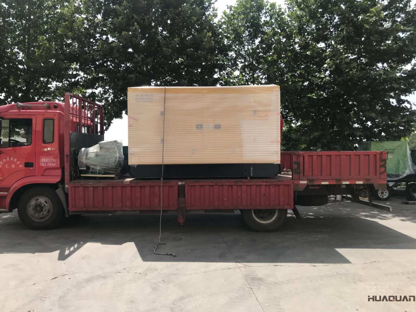 發(fā)貨了！10月12日一臺(tái)200kw防雨棚型柴油發(fā)電機(jī)組已發(fā)往山東