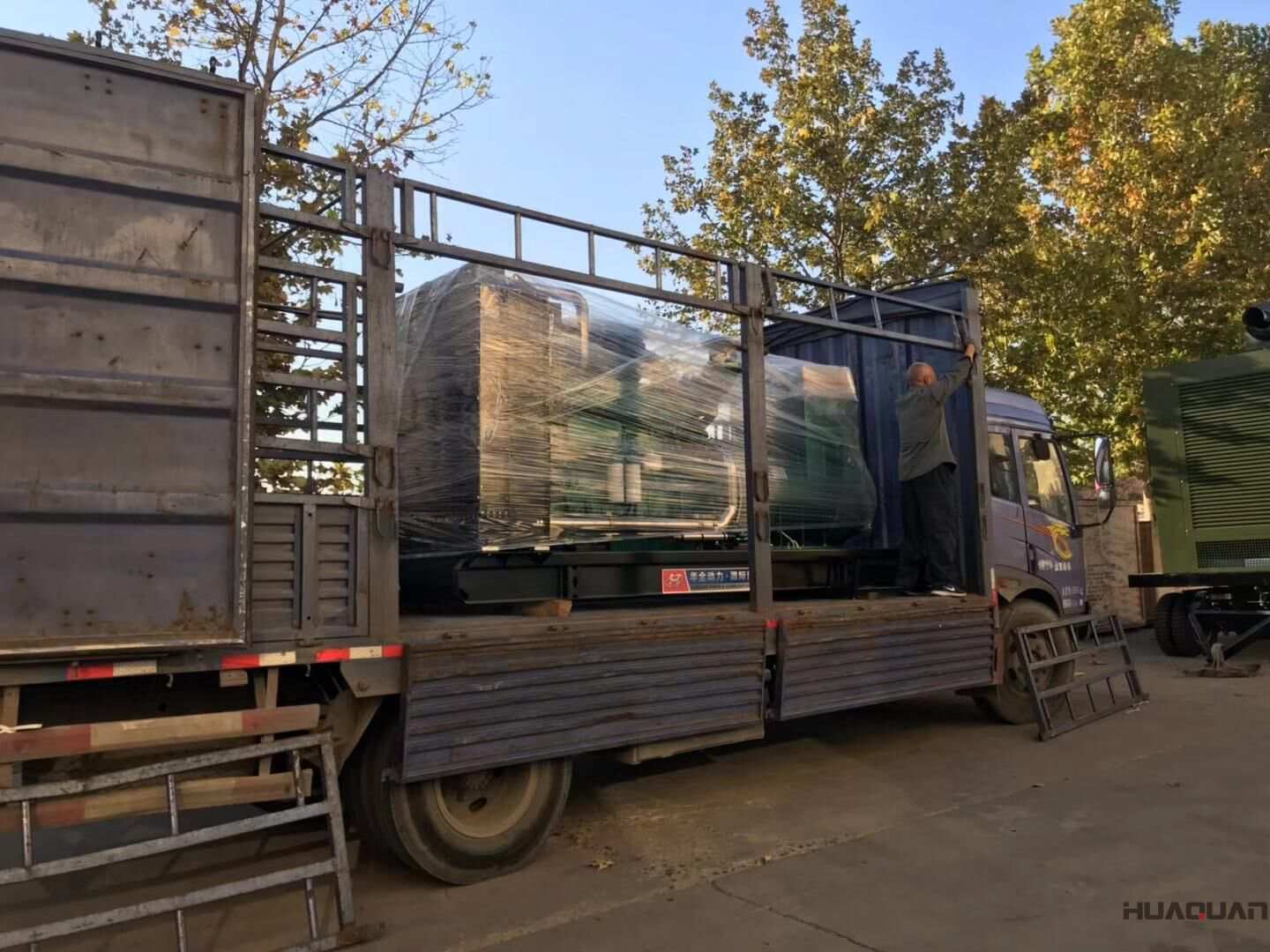 10月18日，一臺650kw自動化柴油發(fā)電機組從華全動力順利發(fā)往黑龍江