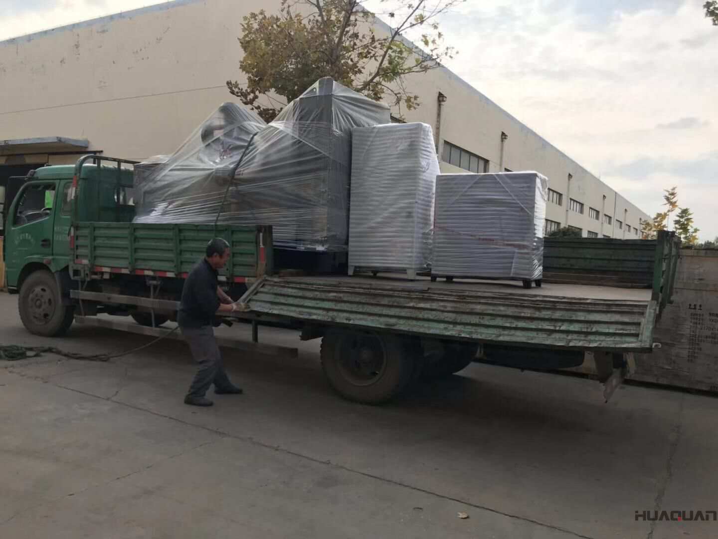 一臺(tái)200kw自動(dòng)化柴油發(fā)電機(jī)組于10月22日從華全動(dòng)力順利發(fā)往山東煙臺(tái)