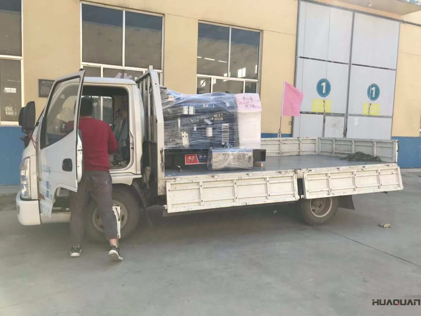 10月25日，山西楊先生從華全官網(wǎng)采購了一臺(tái)12kw標(biāo)配柴油發(fā)電機(jī)組，現(xiàn)已成功發(fā)貨