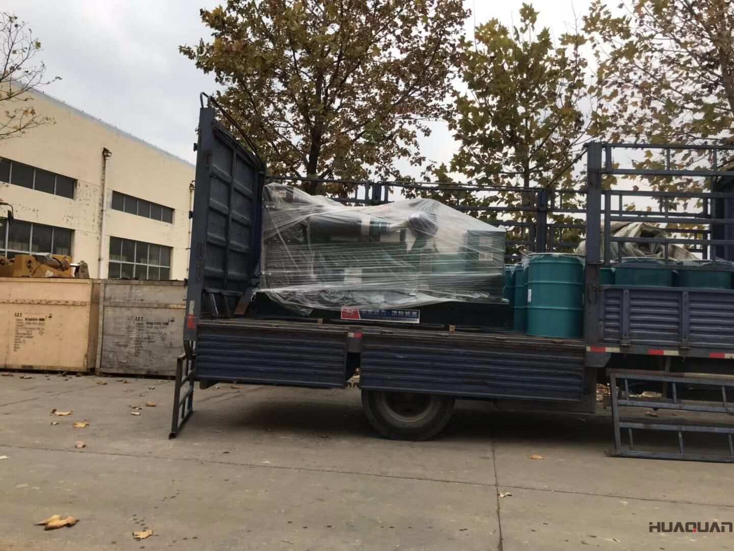 遼寧營口的姜先生于11月6日從華全動力采購了一臺200kw標配柴油發(fā)電機組，如今已經順利發(fā)往目的地