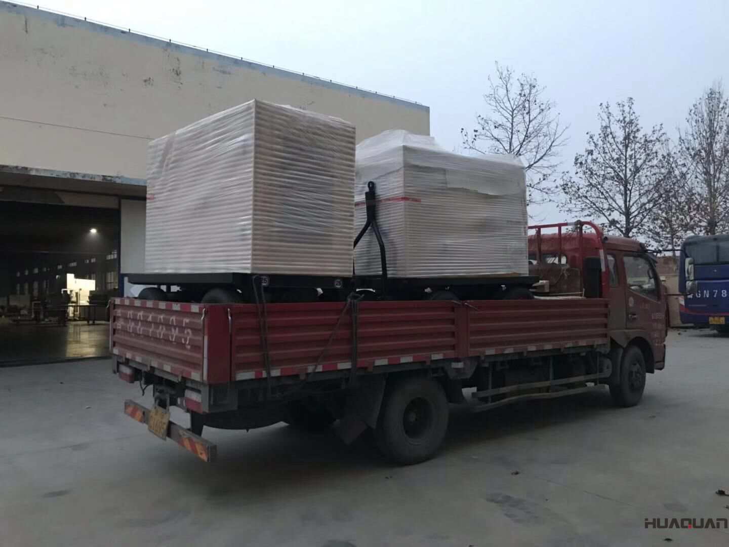 11月7日，山東馬先生從華全動(dòng)力采購(gòu)了兩臺(tái)10kw防雨棚柴油發(fā)電機(jī)組，現(xiàn)在已經(jīng)順利發(fā)往目的地