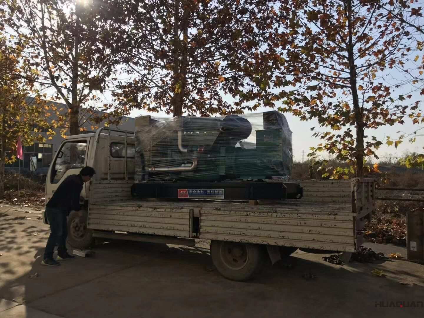 11月13日，河南陳先生從華全動(dòng)力采購(gòu)了一臺(tái)230kw標(biāo)配柴油發(fā)電機(jī)組，現(xiàn)在已經(jīng)順利發(fā)往目的地