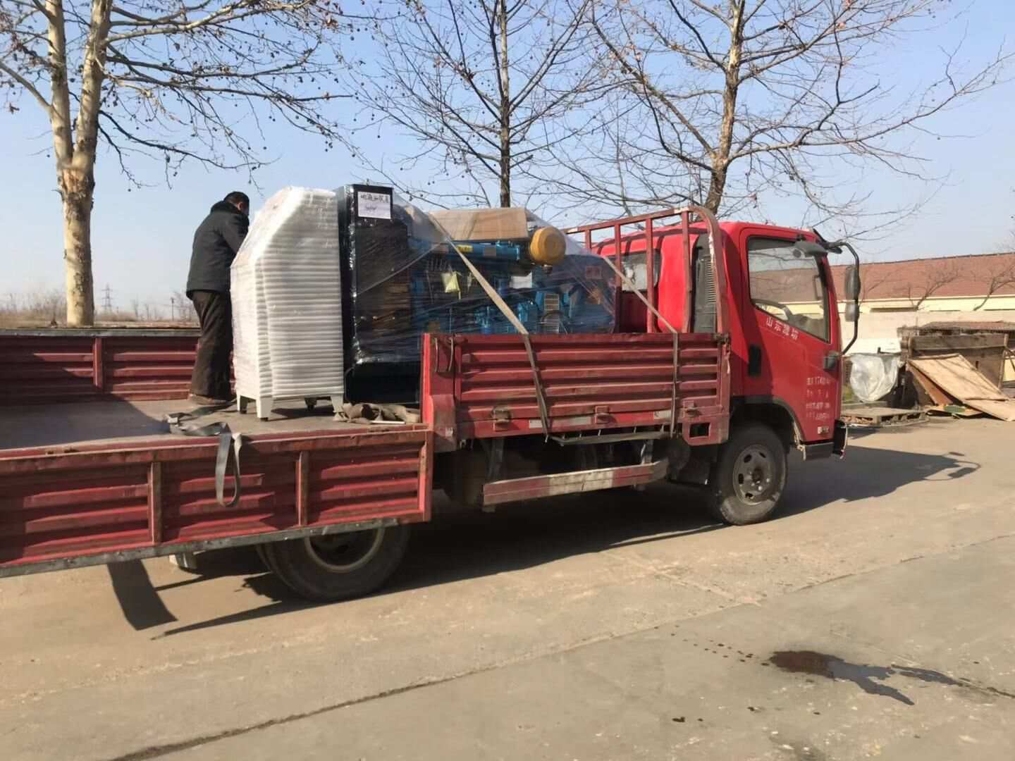 1月5日，云南省胡先生從華全動力采購的一臺100kw自動化柴油發(fā)電機(jī)組已經(jīng)順利發(fā)往目的地