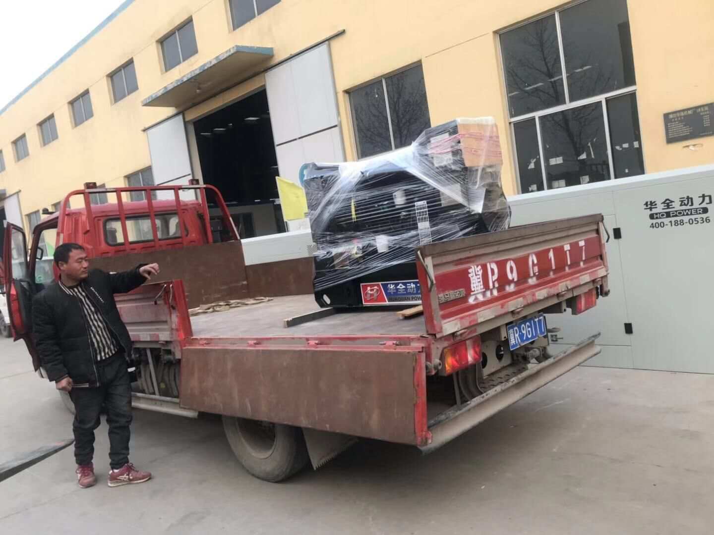 一臺50kw標配柴油發(fā)電機組轉化柜于1月22日從華全動力順利發(fā)往廣東省